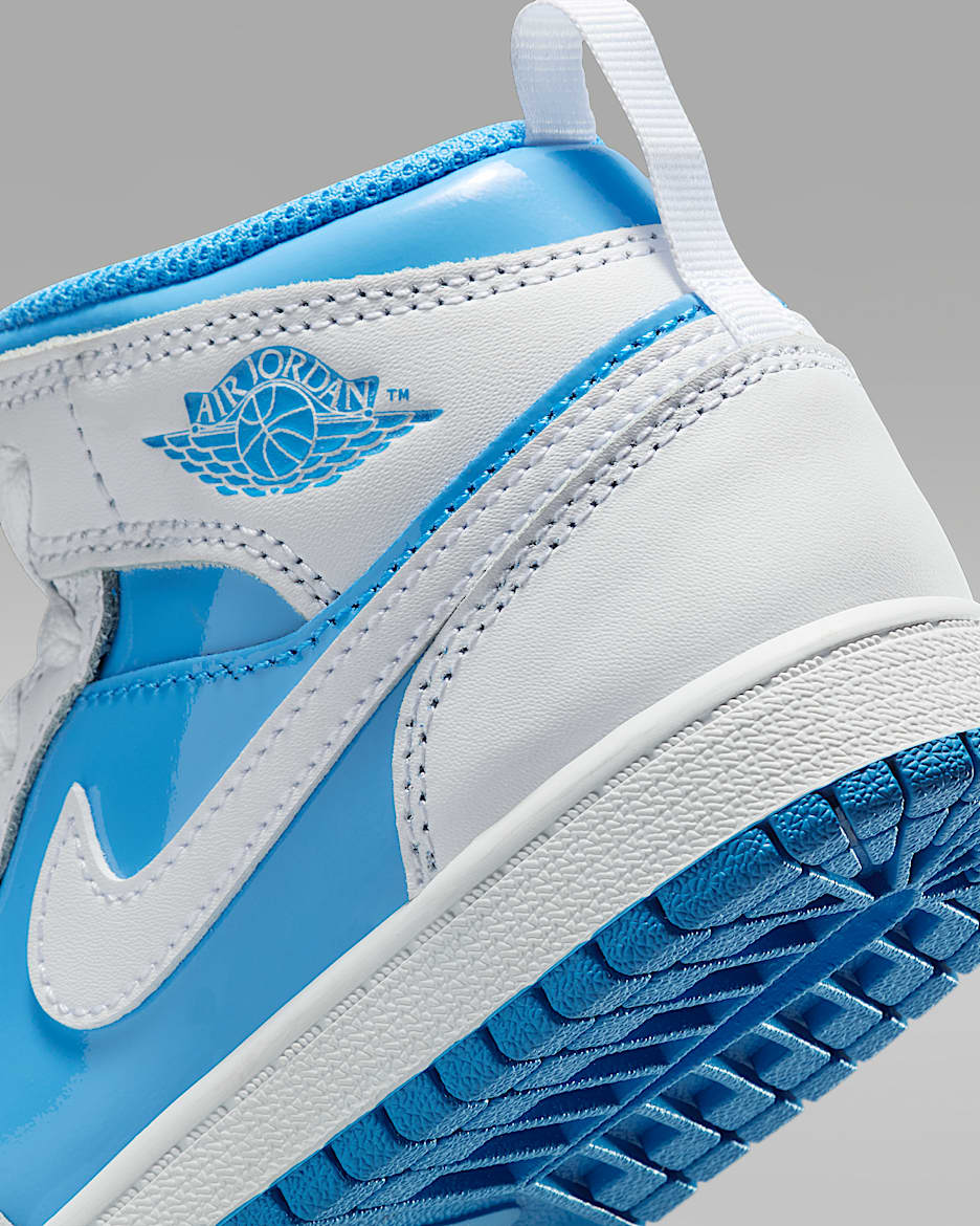 Jordan 1 Mid SE Little Kids Shoes. Nike